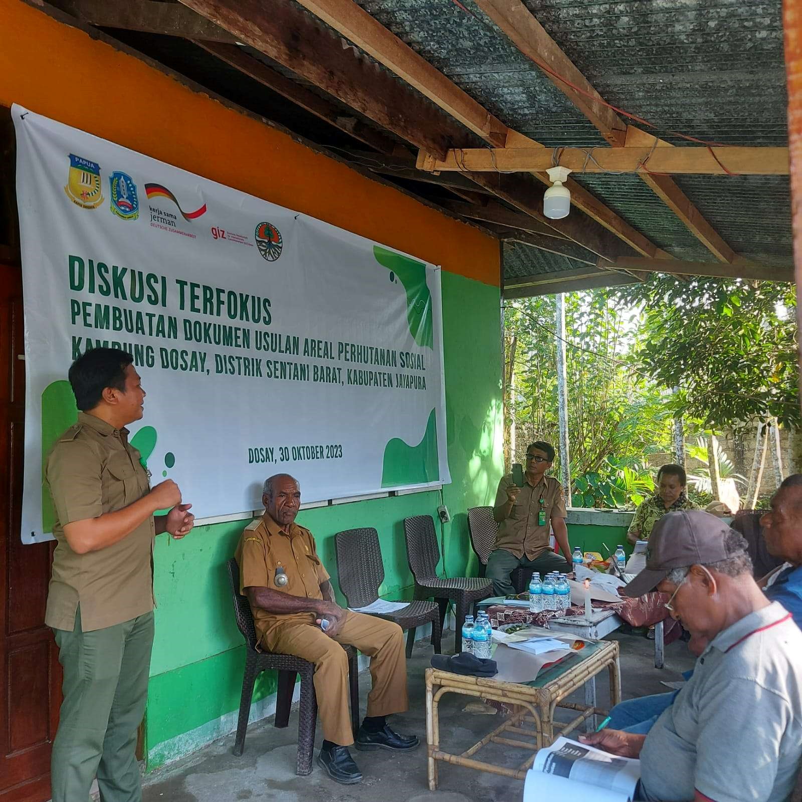 2023 10 30 FGD Pembuatan Usulan Areal Perhutanan Sosial Kampung Dosay ro 4